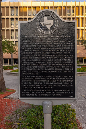 Galveston, Texas, USA - November 23, 2021: Plaque tells the history of Rt Rev Monsignor James Martin Kirwin at the  Galveston County Courthouseのeditorial素材