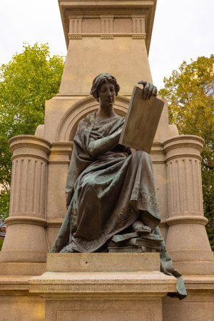 Indianapolis, Indiana, USA - October 19, 2021: Thomas A Hendricks Monument by Richard Henry Park, the female sculpture represents  Historyのeditorial素材