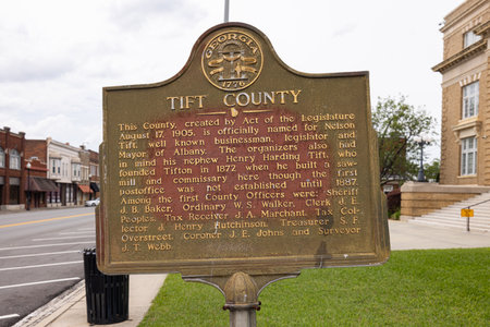 Tifton, Georgia, USA - April 17, 2022: Plaque tells the history of Tift County at the Courthouseのeditorial素材