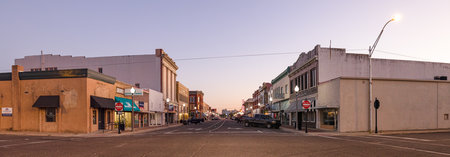 El Reno, Oklahoma, USA - October 17, 2022: The old business district on Bickford Avenueのeditorial素材