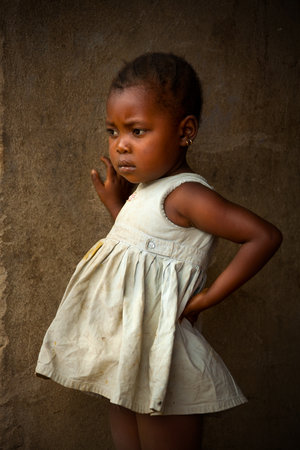 Yongoro, Sierra Leone - May 31, 2013: West Africa, the village of Yongoro in front of Freetownのeditorial素材