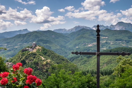 Garfagnana, Tuscany, Italy - Verrucole fortress, San Romano in Garfagnanaのeditorial素材