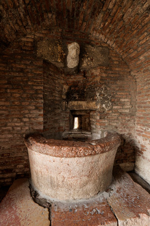 Verona, Italy. Castelvecchio fortress in Verona, particular of fountain. The medieval Castelvecchio (Old Castle) was built between 1354 and 1356のeditorial素材