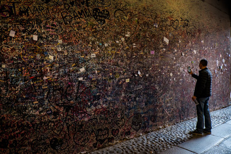 VERONA, Italy - April 04, 2017: Wall full of messager from lovers in Juliet and balcony house, Verona, Italyのeditorial素材