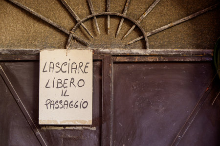 GUARDISTALLO, Pisa, Italy - Prohibition sign with written leave the passage (Lasciare libero il passaggio)の写真素材