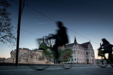 BUDAPEST, HUNGARY - AVRIL 16, 2016: Cyclist in Kossuth squareのeditorial素材