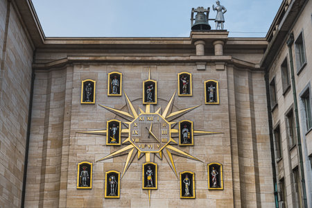 Brussels, Belgium - January 21 2018

Carillon du Mont des Arts is a star shaped clock with figures that conveys the concept of time, haste and rush of our modern society, built for the 1958 World Fairのeditorial素材