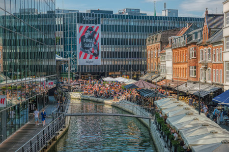 Aarhus, Denmark - July 27, 2019

A summer day of Arhus bursting life in the popular area of Vadestedet by the promenade. People gathering in downtown area Aboulevarden by the river on a sunny, hot dayのeditorial素材