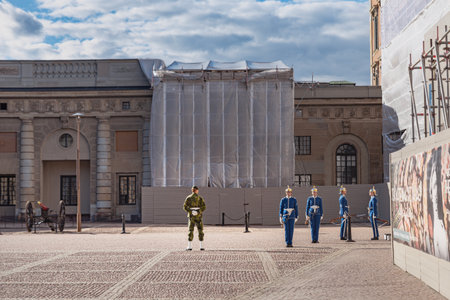 Stockholm, Sweden - 23 07, 2020

Grenadiers of the Royal Swedish Life Guards by the Kungliga slottet. Livgardet changing of guards at The Swedish Royal Palace as a Sergeant checks the leaving troupesのeditorial素材