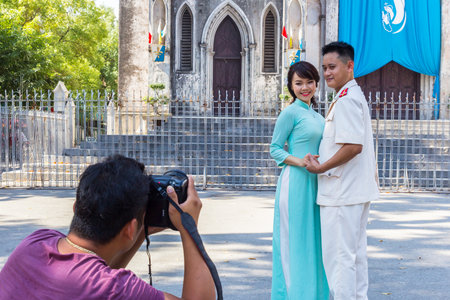 Hanoi, Vietnam - CIRCA October 2015: photographer takes photos after wedding in city of Hanoi, Vietnamのeditorial素材
