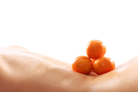 Naked woman lying on her back with situated fruit, tangerine
Naga kobieta lezy z polozonym na plecach owocami, mandarynka, 
Fot. Robert Przybysz / FORUMの写真素材