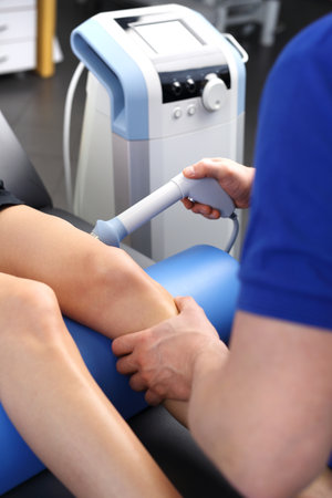 The physiotherapist performs the procedure using ultrasounds.