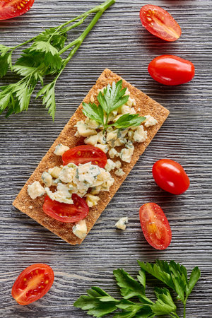 Crispbread with blue cheese and tomatoesの写真素材