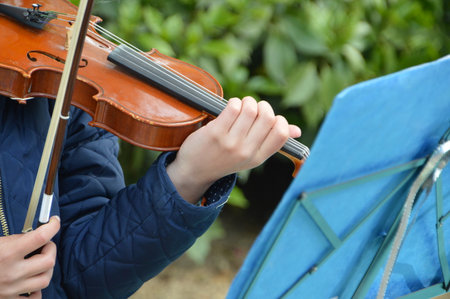 Girl Playing Violinの写真素材