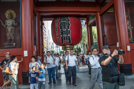 Gate At The Sensoji Temple Complex At Tokyo Japan 2016のeditorial素材