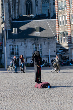 Living Statue Death During The Corona Virus Outbreak At Amsterdam The Netherlands 2020のeditorial素材