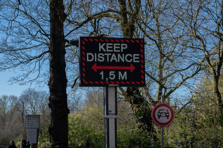 Warning Sign At The Sarphatipark Park At Amsterdam The Netherlands 2020のeditorial素材