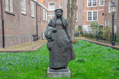 Statue Of A Nun At The Begijnhof Amsterdam The Netherlands 2019のeditorial素材