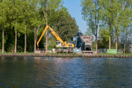Excavator Along The Amsterdam-Rijnkanaal At Driemond The Netherlands 2020のeditorial素材