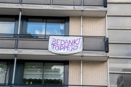 Flag With Message Bedankt Toppers For The OLVG Hospital Personnel At Amsterdam The Netherlands 20 June 2020のeditorial素材