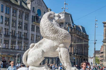 Lion Belonging To The Remembrance Of The Dead Statue At Amsterdam The Netherlands 2018のeditorial素材