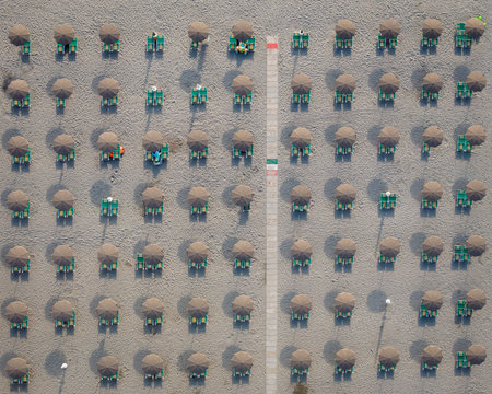 Aerial view of beach umbrellas arranged in rows, Aerial photo of beach umbrellas, Italyの写真素材