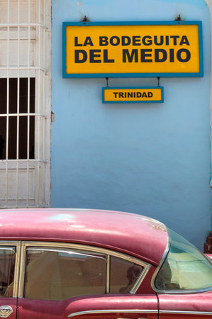 American classic car in front of Bodeguita del Medio in Trinidad, Cubaのeditorial素材