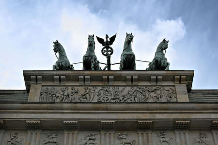 The Quadriga on top of the Brandenburger Tor, Berlinの写真素材