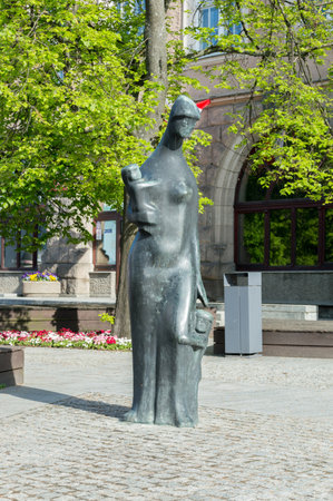 Olsztyn, Poland - May 1, 2018: Sculpture of mothers in the town of Olsztyn.のeditorial素材