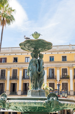 Barcelona, Spain - June 8, 2018: Close-up of fountain at placa Reial (Royal Plaza) square in Barri Gotic of Barcelona.のeditorial素材