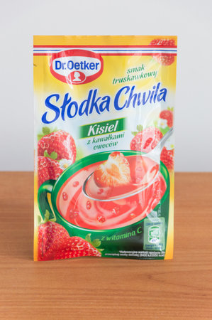 Pruszcz Gdanski, Poland - September 16, 2018: Dr. Oekter instant fruit kisiel Slodka chwila. Kisiel with strawberry.のeditorial素材