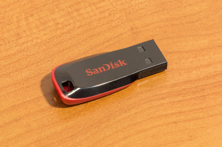 Pruszcz Gdanski, Poland - November 6, 2018: Sandisk 16 GB USB flash drive on wooden table.のeditorial素材