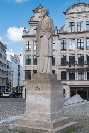 Brussels, Belgium - June 6, 2019: Statue of Queen Elisabeth of Belgium in Mont des Arts.のeditorial素材