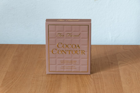 Deblin, Poland - June 29, 2019: Too Faced Cocoa Contour Cocoa-Infused Contouring and Highlighting Palette.のeditorial素材