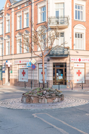 Kwidzyn, Poland - September 22, 2019: Roundabout with tree in Kwidzyn.のeditorial素材