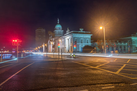 Dublin, Ireland - November 5, 2019: Street view of city center of Dublin with Custom House.のeditorial素材