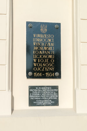 Foto de Jaroslaw, Poland - June 12, 2020: Plaque commemorating the struggles for the freedom of the motherland. - Imagen libre de derechos