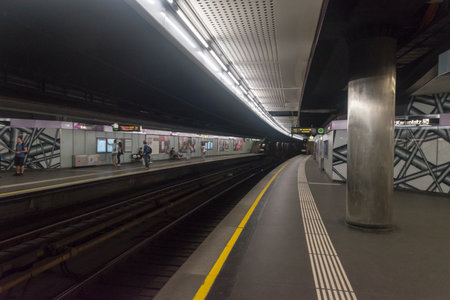 Vienna, Austria - August 30, 2020: U2 platform at Karlsplatz (Vienna U-Bahn) metro station.のeditorial素材