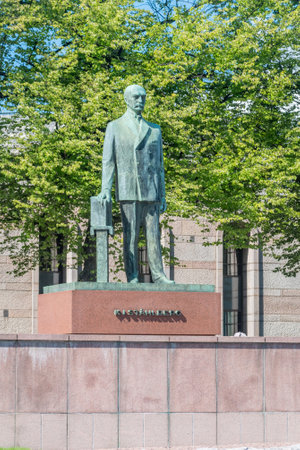 Helsinki, Finland - August 5, 2021: Monument of Kaarlo Juho Stahlberg. Stahlberg was a Finnish jurist and academic, which was one of the most important pioneers of republicanism in the country.のeditorial素材