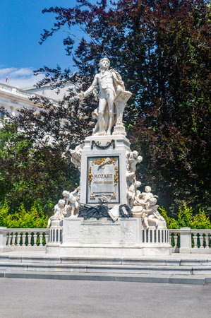 Vienna, Austria - June 8, 2024: Wolfgang Amadeus Mozart Statue. Mozart was a prolific and influential composer of the Classical period.のeditorial素材