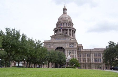 AUSTIN, TX - AUG 13: The Texas state capitol building in Austin, Texas on August 13, 2011. The capitol has 360,000 sq. ft. of floor space, more than any other state capitol building, and is on 21â4 acres of land.のeditorial素材