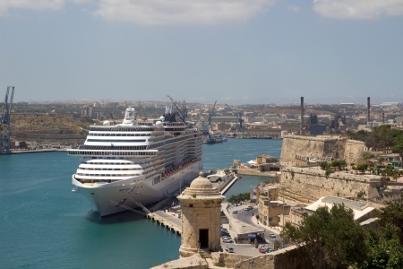 VALLETTA, MALTA - JUNE 6: A Cruise Ship in the Grand Harbor of Valletta, Malta on June 6, 2012.  According to MaltaÂ´s National Statistics Office, 1.4 million tourist visited malta in 2011. An increase of 6% from 2010.のeditorial素材