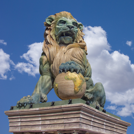 Lion Statue simular to the one in Madrid, Spain.のeditorial素材