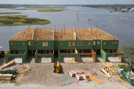 JACKSONVILLE, FLORIDA, USA-JULY19, 2015: New homes being constructed in Jacksonville. The median sale price for homes in Jacksonville was $159,175 in 2014.のeditorial素材