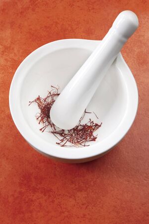 Saffron threads in a mortar and pestleの写真素材