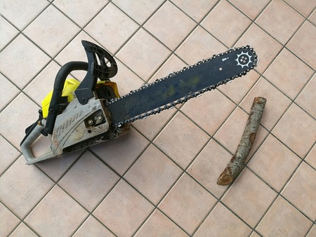 chainsaw to cut firewood