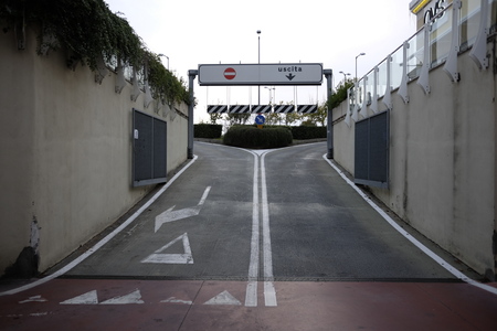ramp supermarket underground parking access