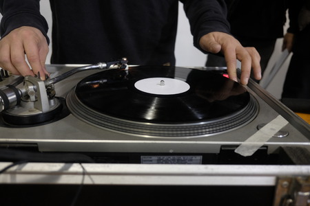 dj in console
