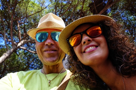 couple selfie with glasses and hat