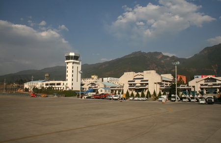 Lijiang, China - March, 15 2011 - The airport at Lijiang Chinaのeditorial素材